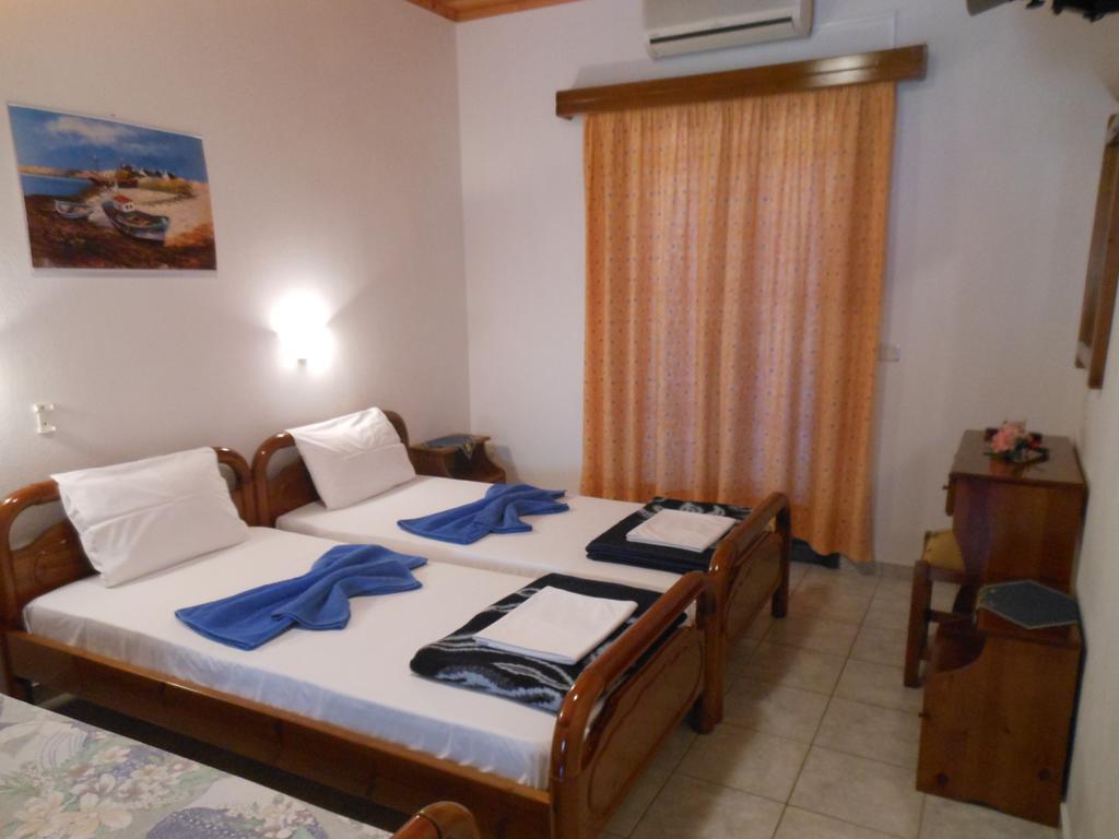 Pansion Giorgos & Rania Apartment Скиатос Стая снимка